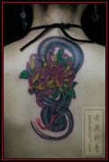 蛇菊花纹身