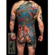 日本满背龙纹身