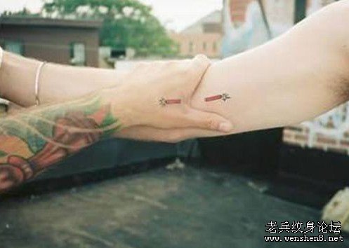 武汉纹身店为您提供一组非常有趣的情侣纹身图案大全(高清图文)