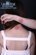 武汉纹身店：时尚的手臂情侣五芒星纹身图案作品