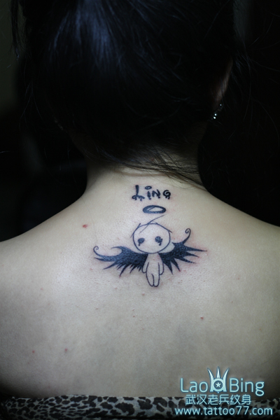 武汉最好纹身店:颈部小天使纹身图案作品