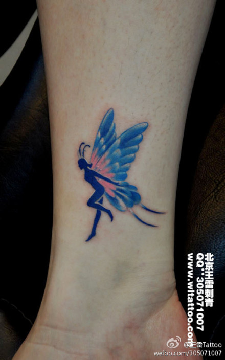 女生腿部漂亮的彩色精灵纹身图案