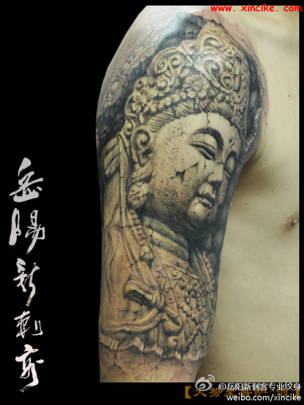 男人手臂经典的石雕大势至菩萨纹身图案