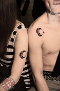 武汉专业纹身店打造的精致情侣月亮纹身作品