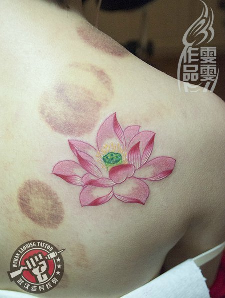 武汉最好纹身店打早的后背唯美莲花纹身作品