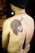 武汉最好纹身店打造的情侣独角兽纹身作品