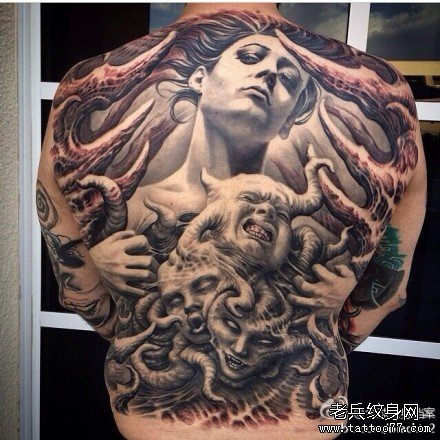 满背很科幻逼真纹身图案
