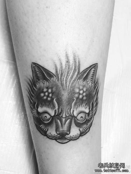 腿部猫咪纹身图案