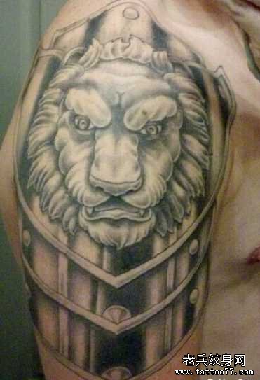 胳膊护甲狮纹身图案