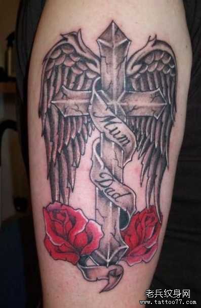 胳膊十字架玫瑰纹身图案
