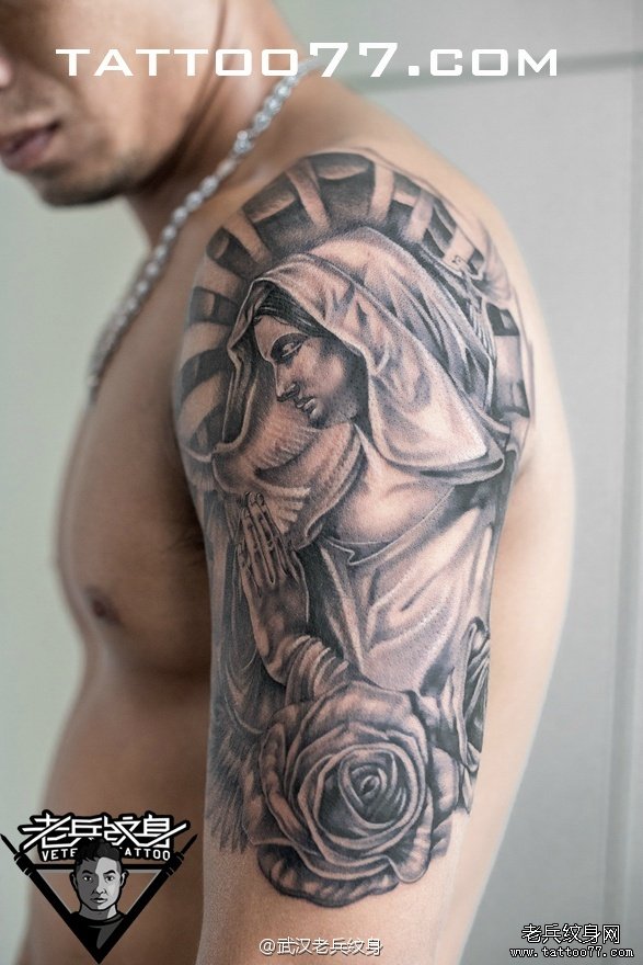 上臂圣母刺青图案作品