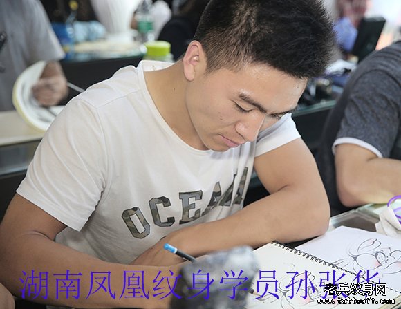 湖南凤凰刺青学员孙张华刺青培训中
