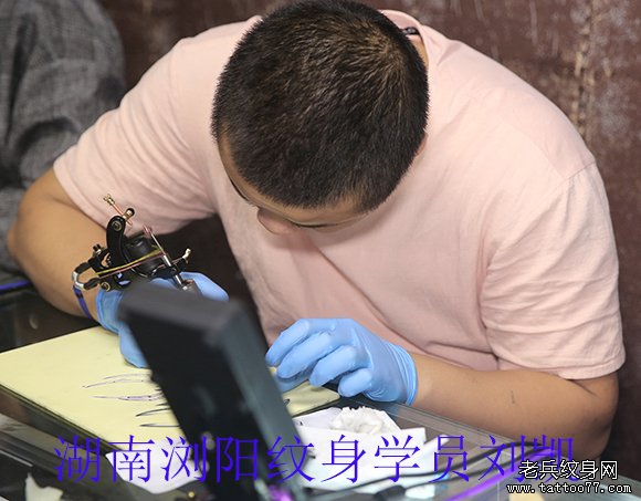 湖南浏阳刺青学员刘凯刺青培训中
