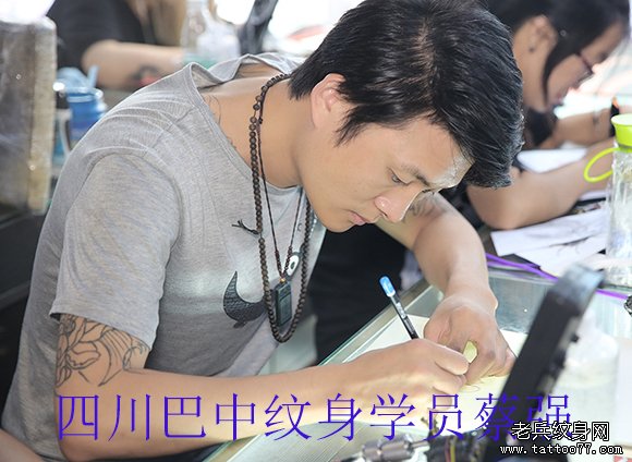 四川巴中刺青学员蔡强刺青培训中