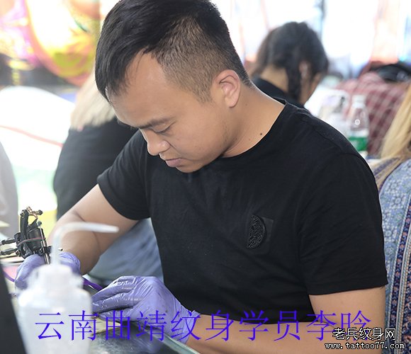 云南曲靖刺青学员李晗刺青培训中