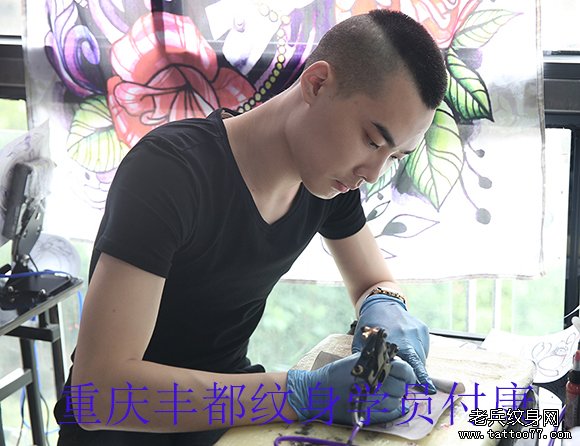 重庆丰都刺青学员付康刺青培训中