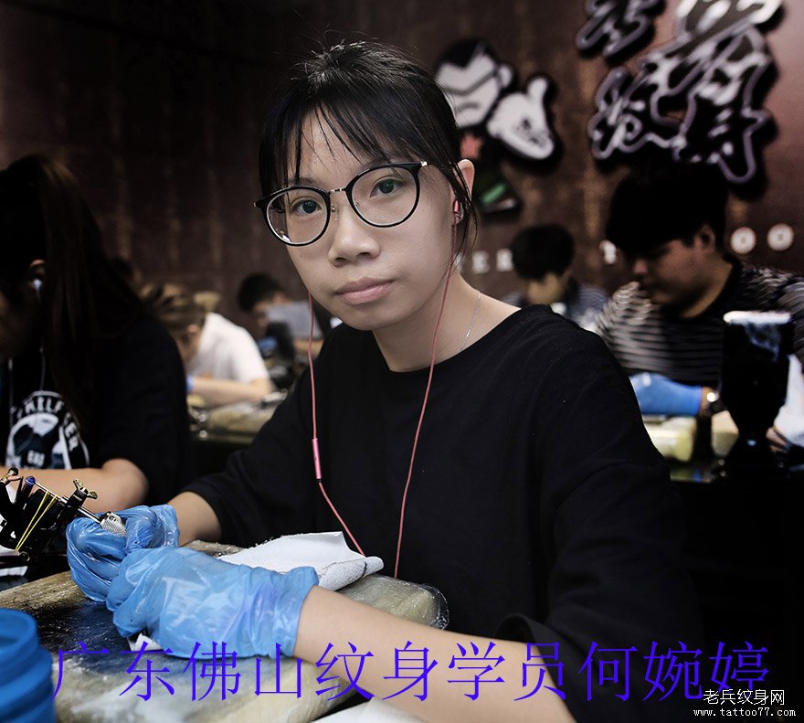 广东佛山刺青学员何婉婷刺青培训中