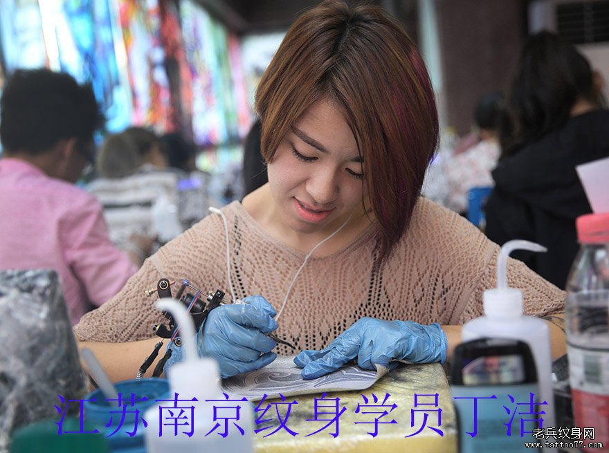 江苏南京刺青学员丁洁刺青培训中