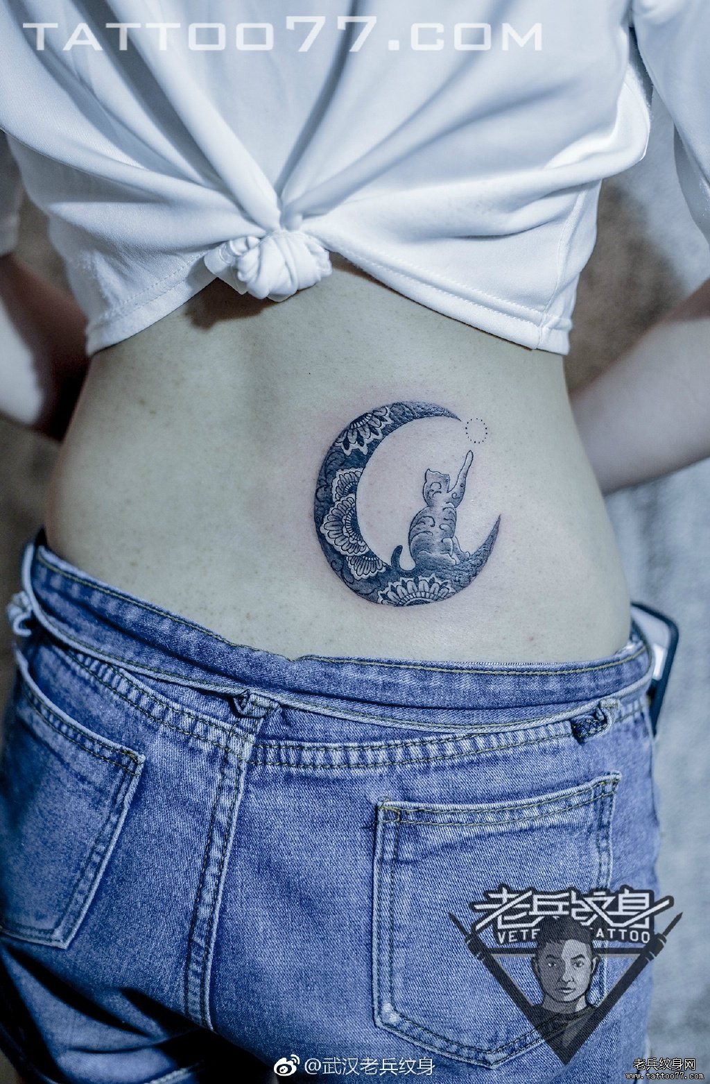 后腰蕾丝月亮猫咪刺青作品