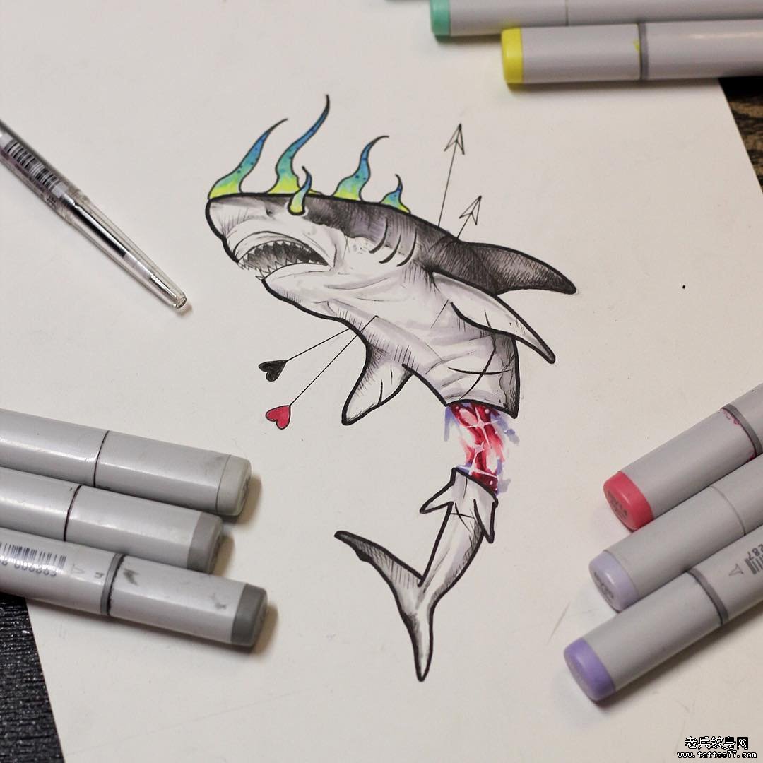 色彩鲨鱼纹身手稿纹身