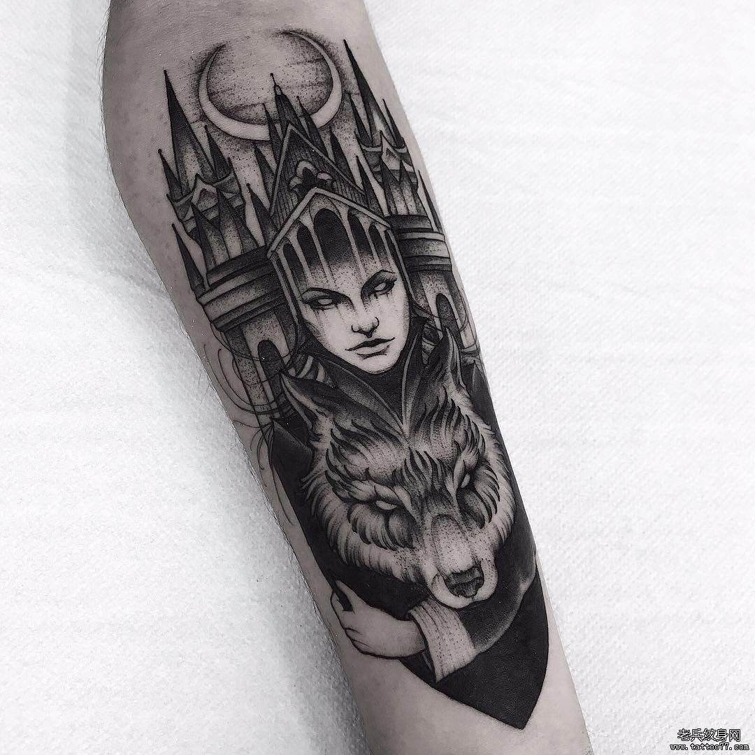 黑灰狼城堡手臂纹身图案