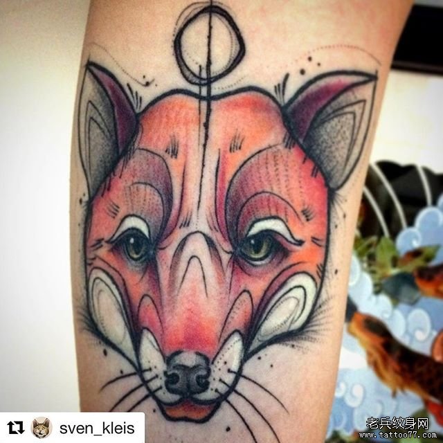 色彩狐狸手臂纹身图案