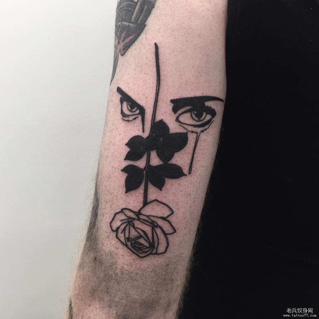 黑灰玫瑰花眼睛纹身图案