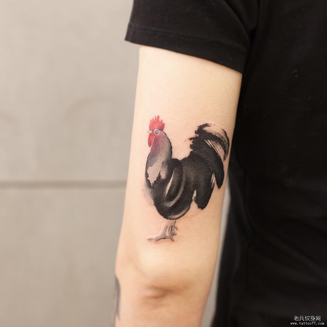 手臂公鸡纹身图案