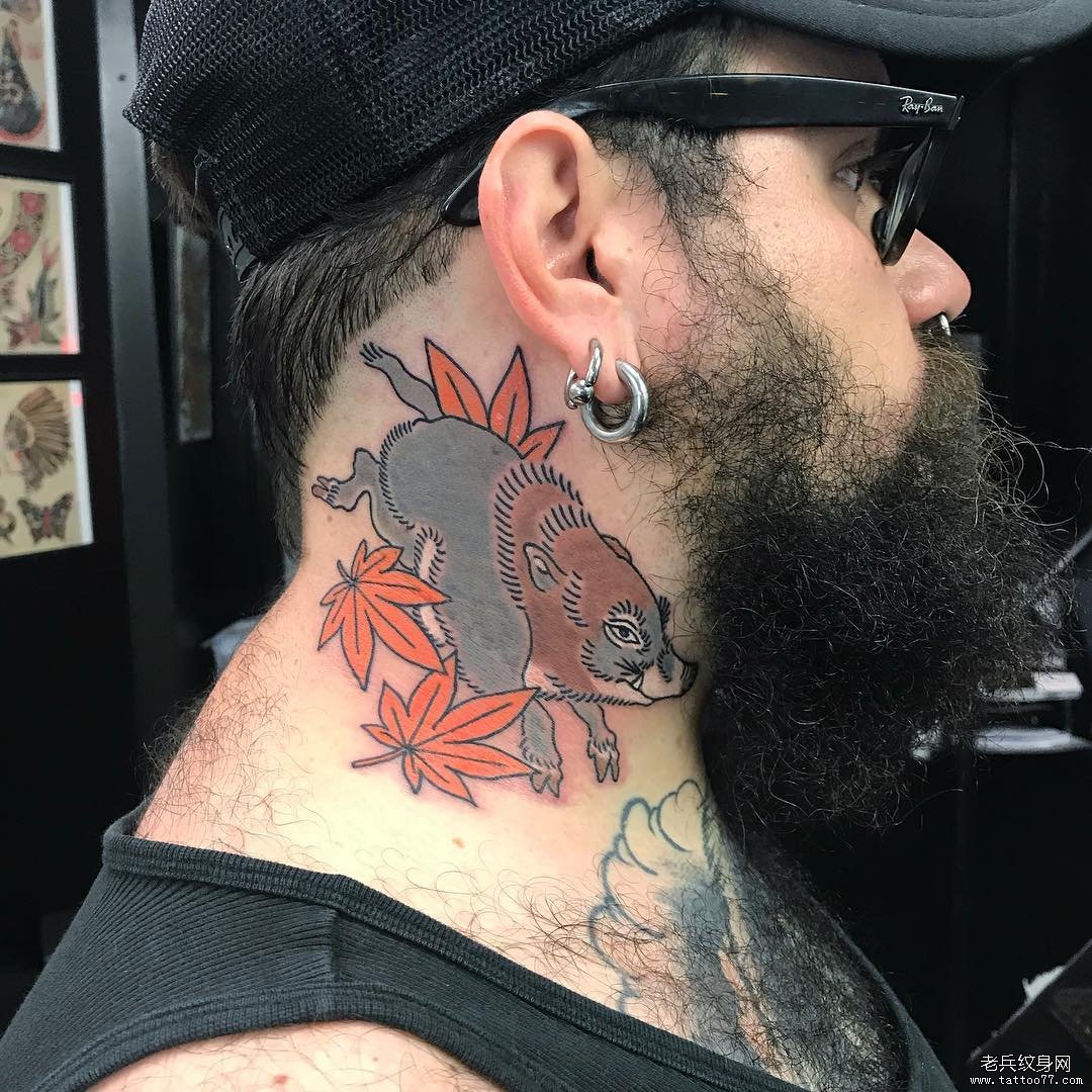 脖子日式彩色野猪纹身图案