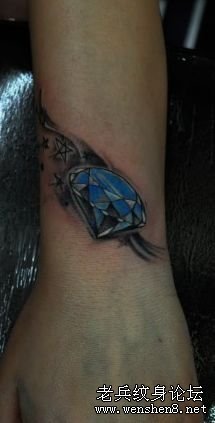 美女手臂彩色钻石纹身图案纹身图片