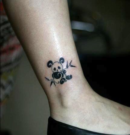 女孩子腿部可爱图腾熊猫纹身图案