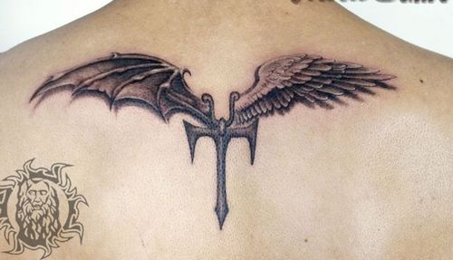 背部流行的恶魔天使翅膀纹身图案