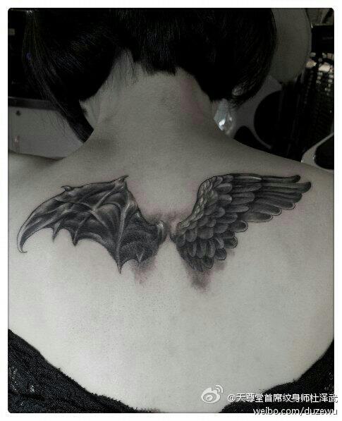 女生别不简单的天使与恶魔的翅膀纹身图案