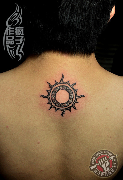 后颈纹身图案女太阳图片