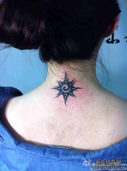 后背太阳神图腾纹身图案
