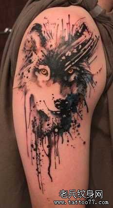 胳膊抽象狼纹身图案