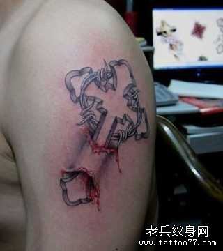 胳膊十字架穿刺纹身图案