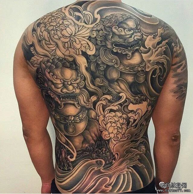 唐狮满背纹身图案