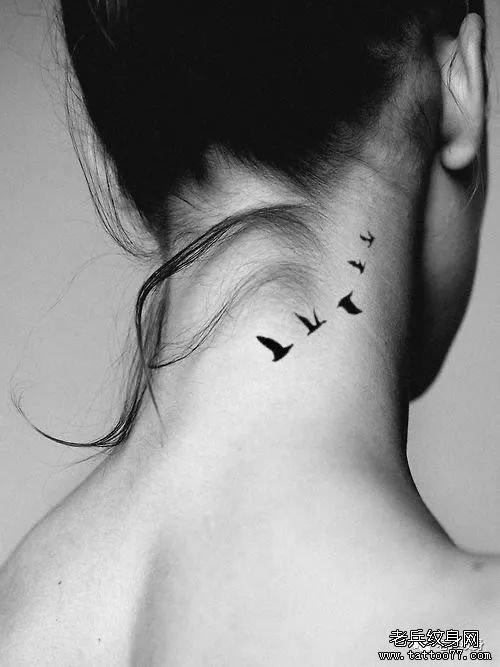 颈部简约燕子纹身图案