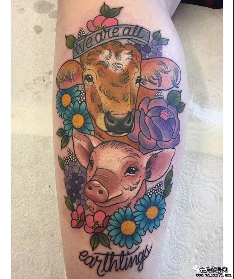 女士可爱纹身猪图片图片