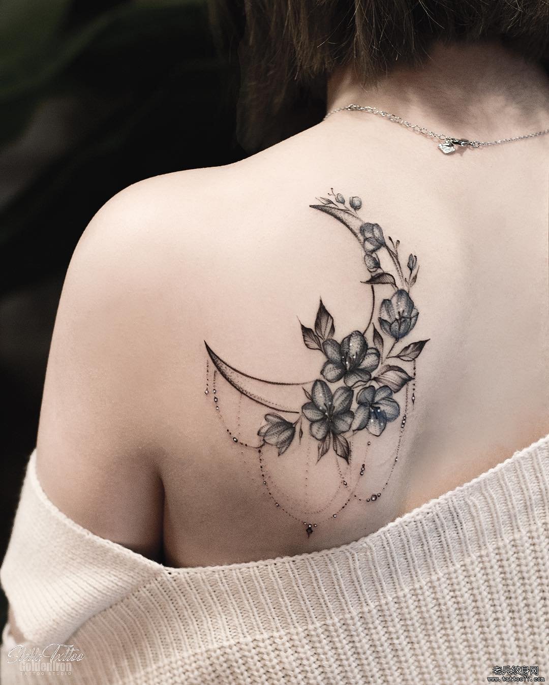 肩胛花卉月亮纹身图案