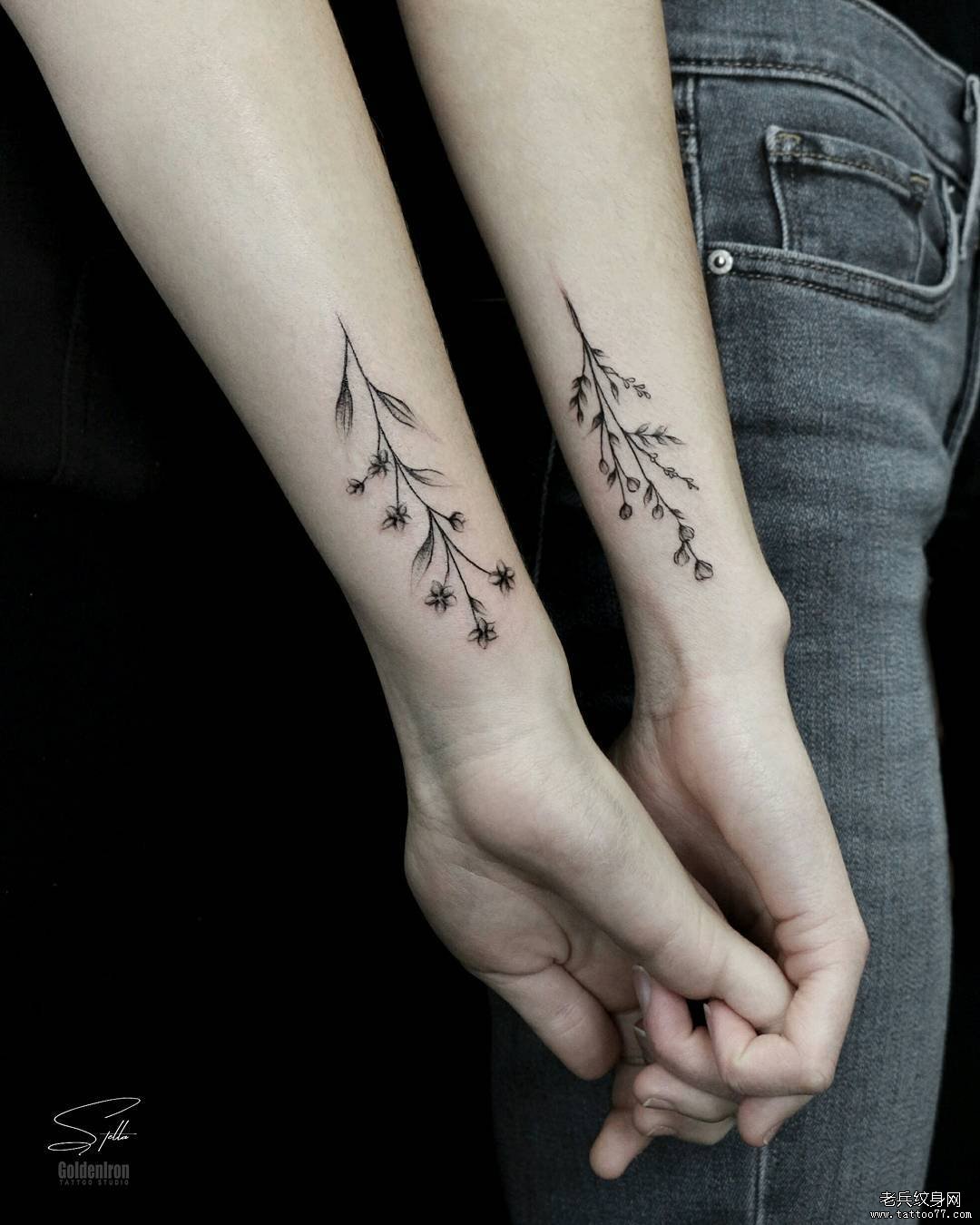手臂情侣花卉纹身图案
