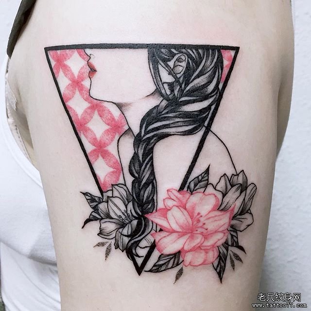 手臂彩色女孩花卉纹身图案