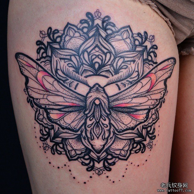 大腿彩色蝴蝶梵花纹身图案