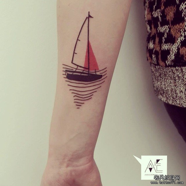 手臂小清新帆船纹身图案