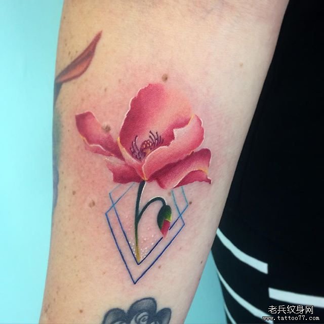 手臂彩色小清新花卉纹身图案