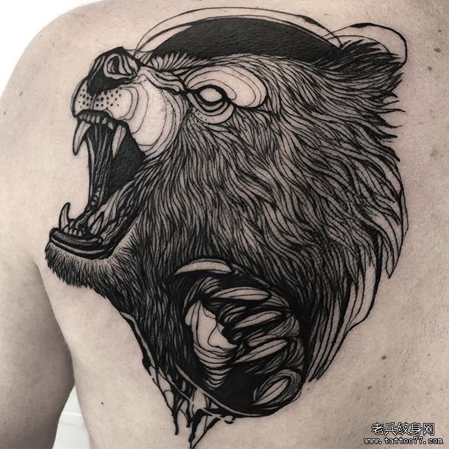 肩胛黑灰熊纹身图案