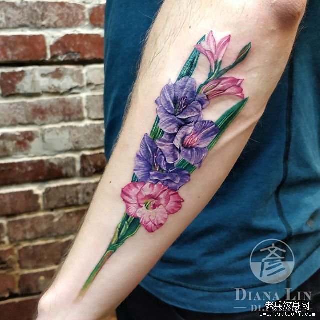 手臂小清新花卉纹身图案