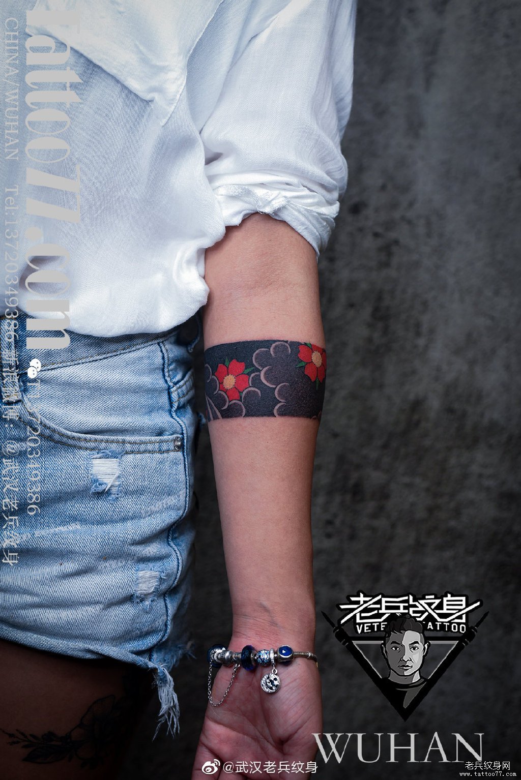手臂臂环传统樱花纹身作品